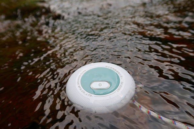 川に浮かぶ　防水型無線温度ロガー　SK-320BT